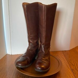 UGG tall brown leather riding boots. Size 9. Insulated for winter warmth.